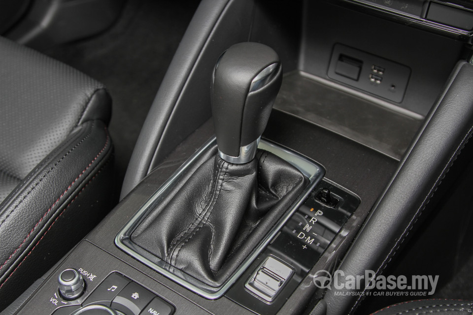 Mazda CX-5 Mk1 Facelift (2015) Interior