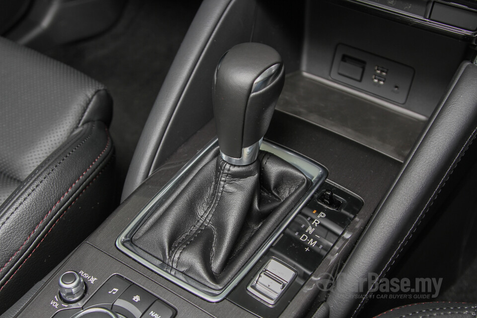 Toyota Camry XV70 Facelift (2022) Interior