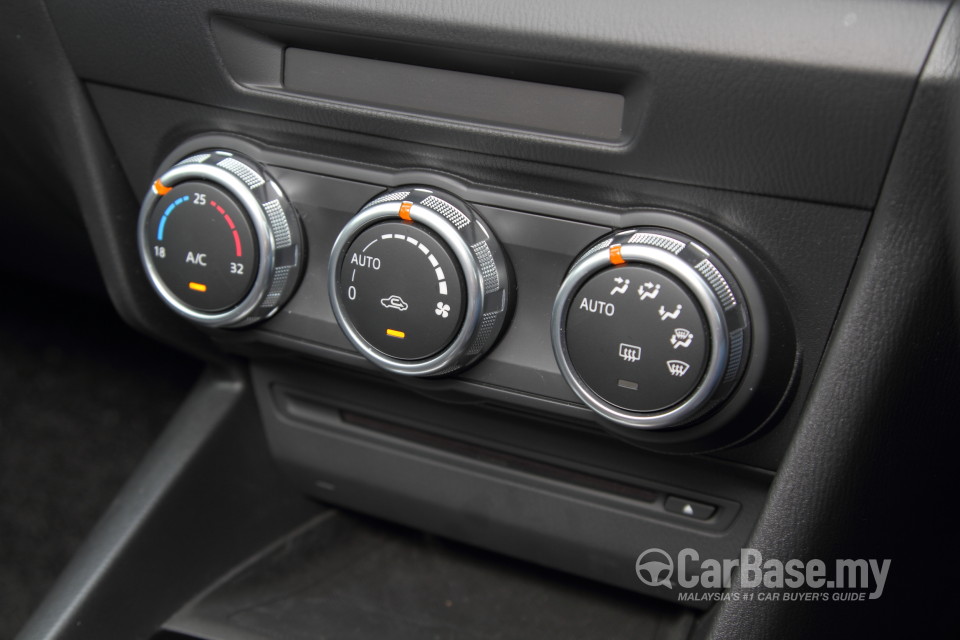 Mazda 3 Sedan BM (2014) Interior