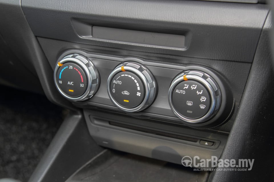 Mazda 3 Sedan BM (2014) Interior