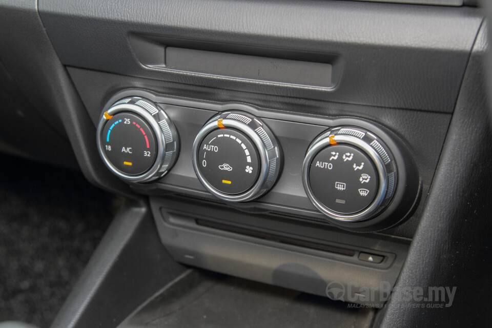 Nissan Navara D23 Facelift (2021) Interior