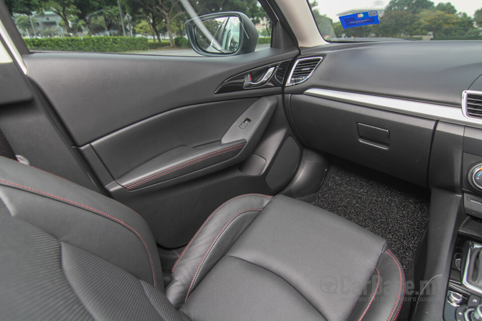 Proton Exora Mk1 RC (2019) Interior