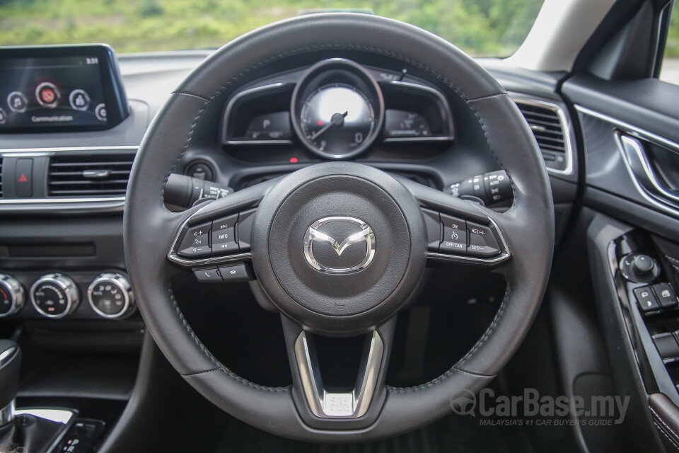 Toyota Innova AN140 (2016) Interior