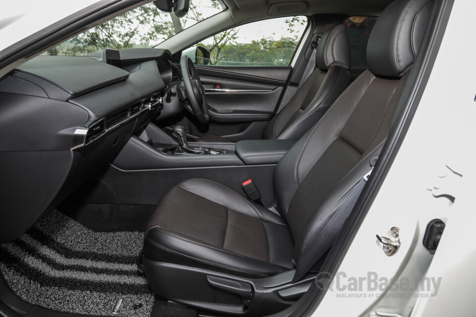 Proton Exora Mk1 RC (2019) Interior