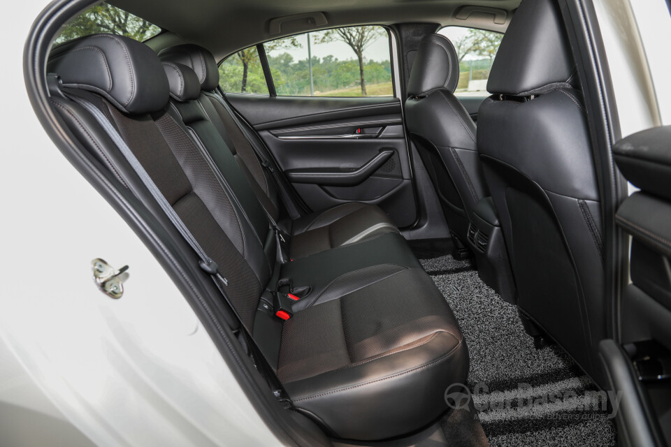 Proton Exora Mk1 RC (2019) Interior