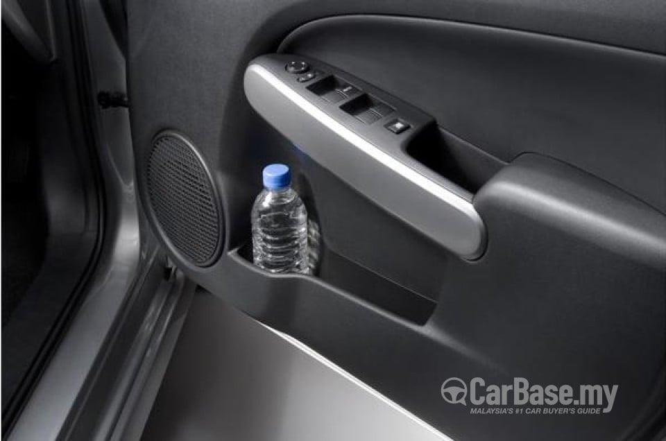 Mazda 2 Sedan DE (2010) Interior