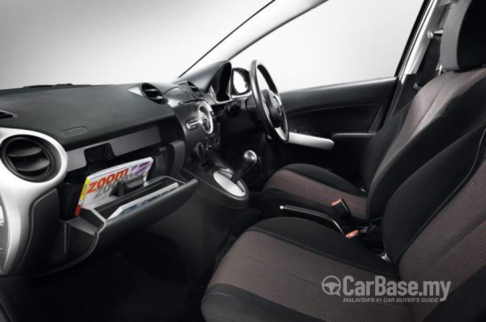 Mazda 2 Sedan DE (2010) Interior
