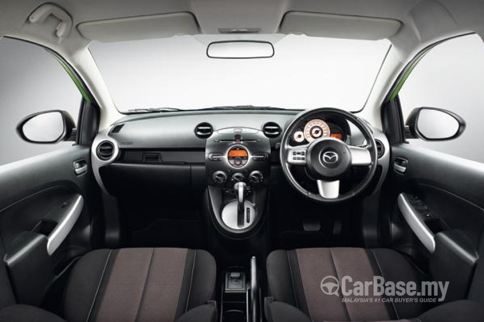 Mazda 2 Sedan DE (2010) Interior