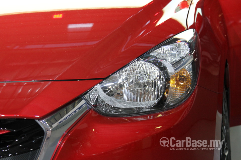 Mazda 2 Sedan DJ Sedan (2015) Exterior