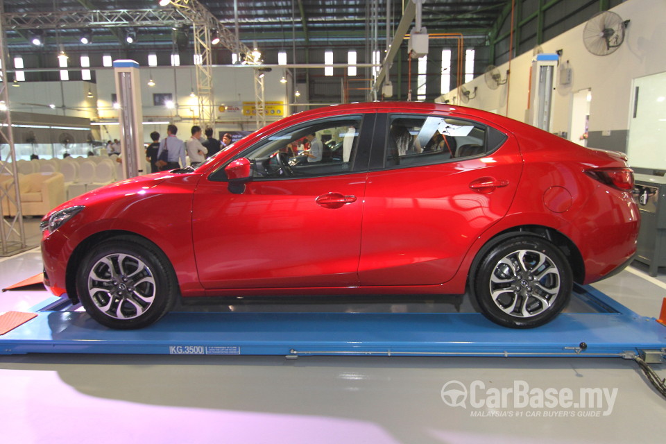 Mazda 2 Sedan DJ Sedan (2015) Exterior