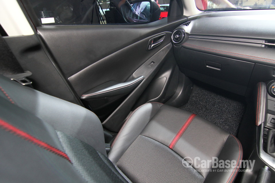 Mazda 2 Sedan DJ Sedan (2015) Interior