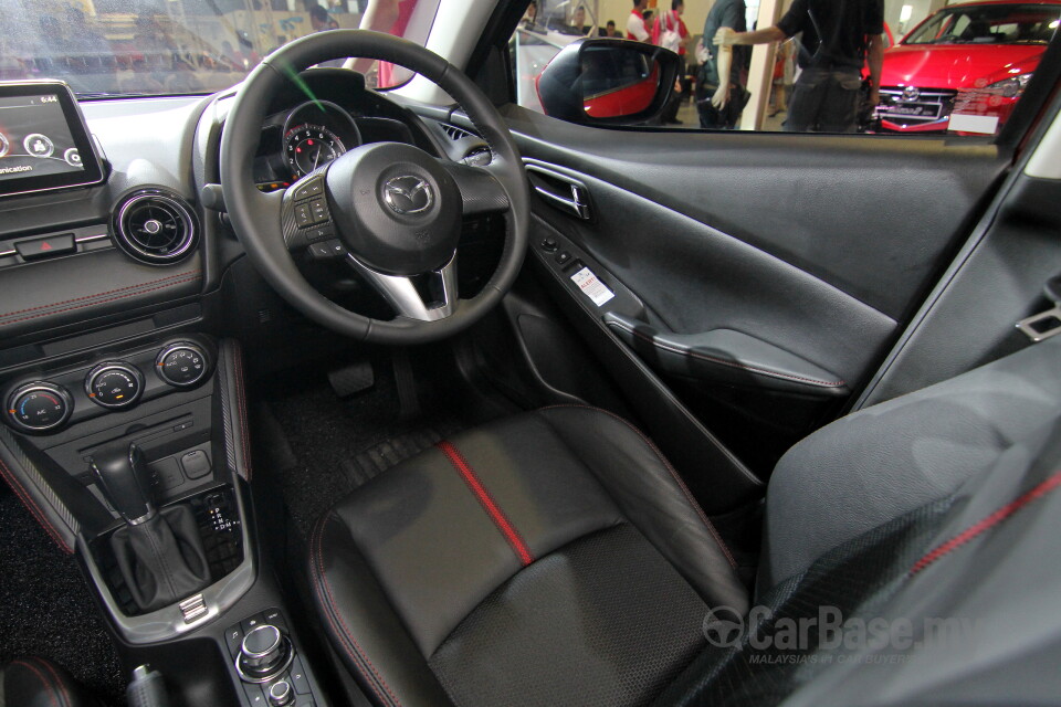 Nissan Navara D23 Facelift (2021) Interior