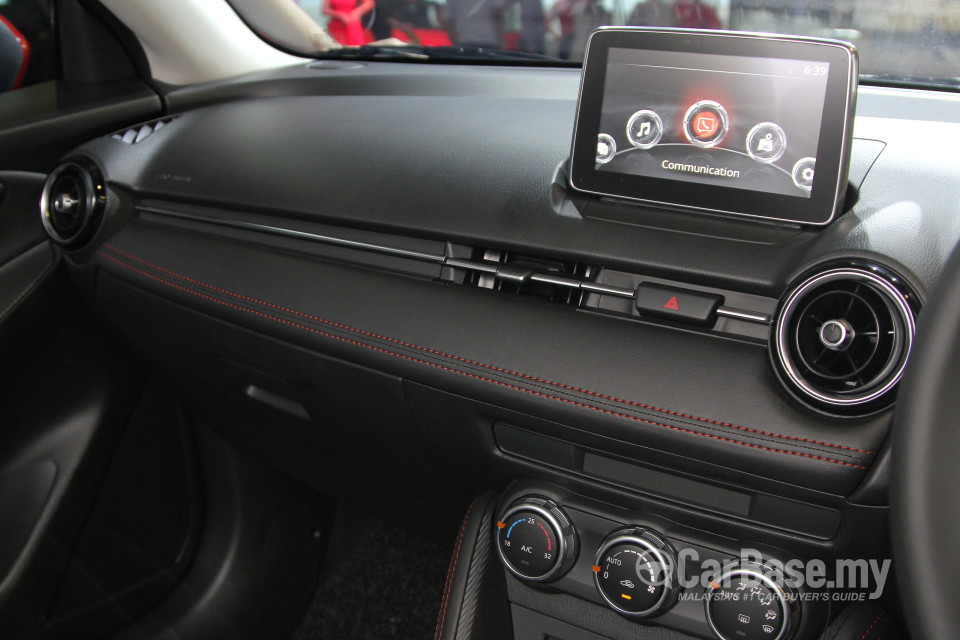 Mazda 2 Sedan DJ Sedan (2015) Interior