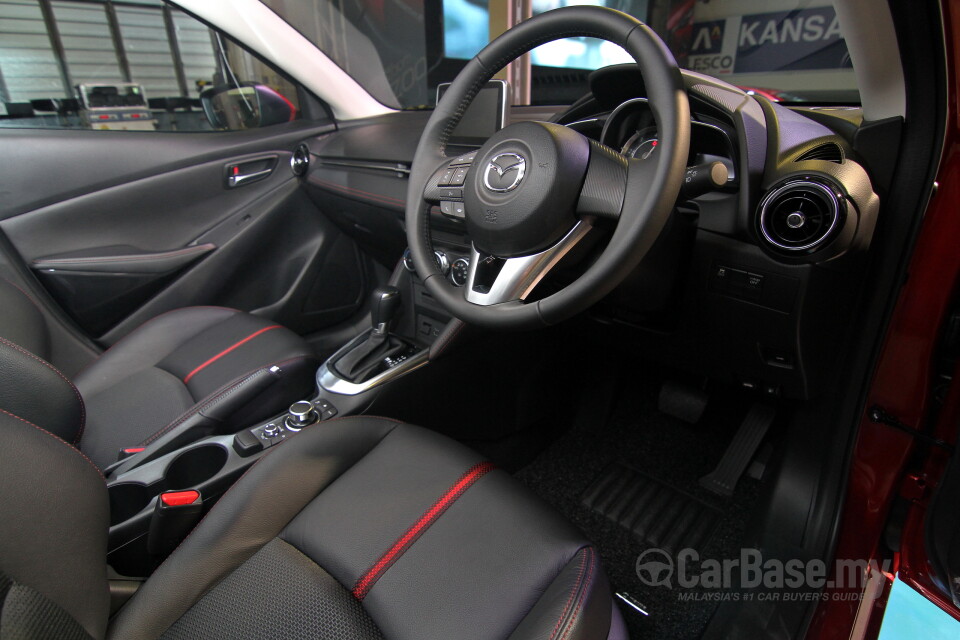 Proton Exora Mk1 RC (2019) Interior