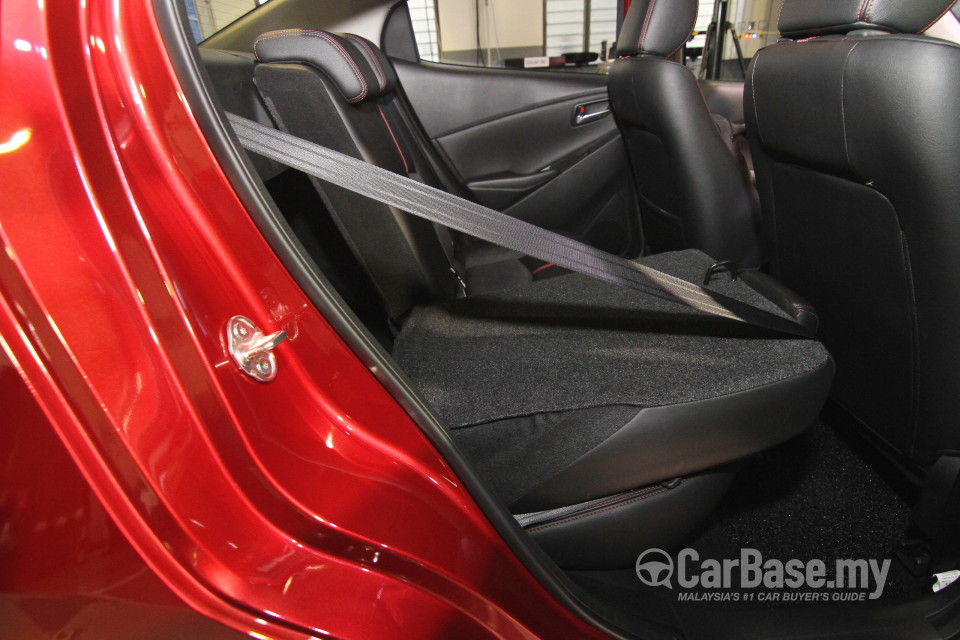 Mazda 2 Sedan DJ Sedan (2015) Interior