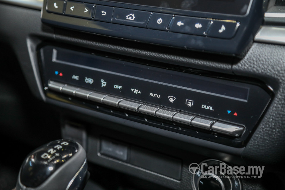 Mazda BT-50 TF (2021) Interior