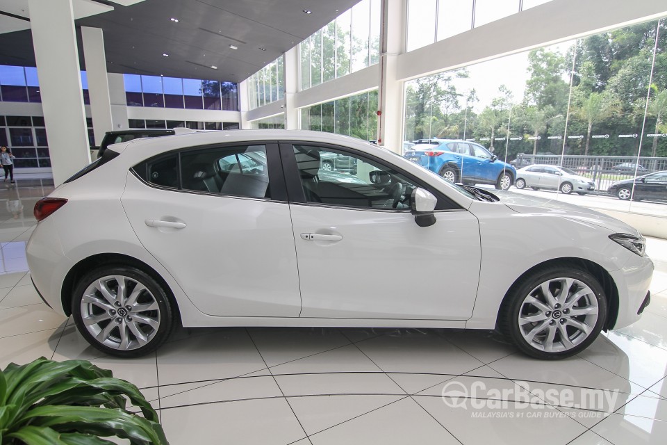Mazda 3 Hatchback BM (2015) Exterior