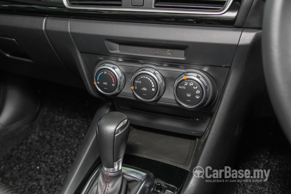 Mazda 3 Hatchback BM (2015) Interior