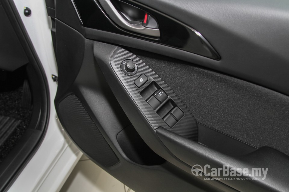 Mazda 3 Hatchback BM (2015) Interior