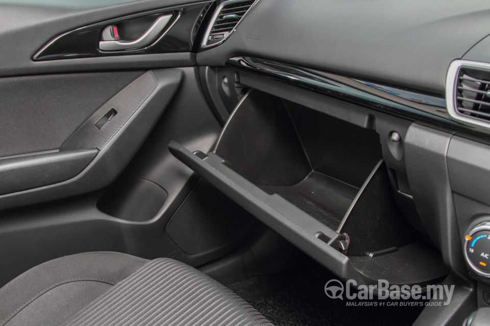 Mazda 3 Hatchback BM (2015) Interior