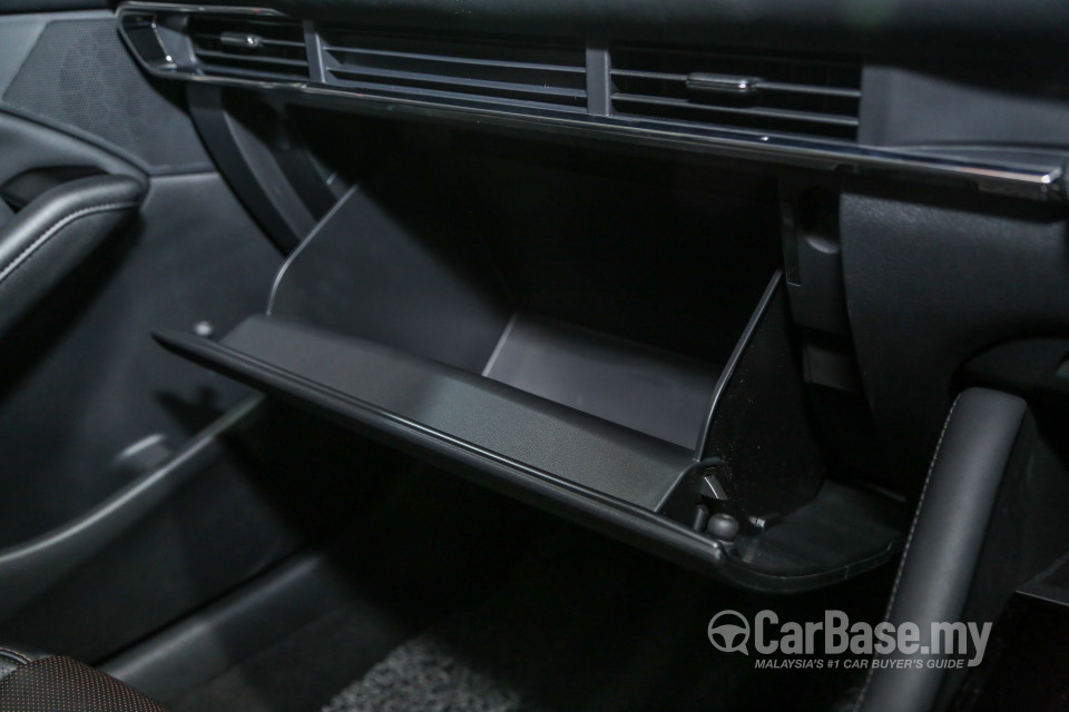 Mazda 3 Hatchback BP (2019) Interior