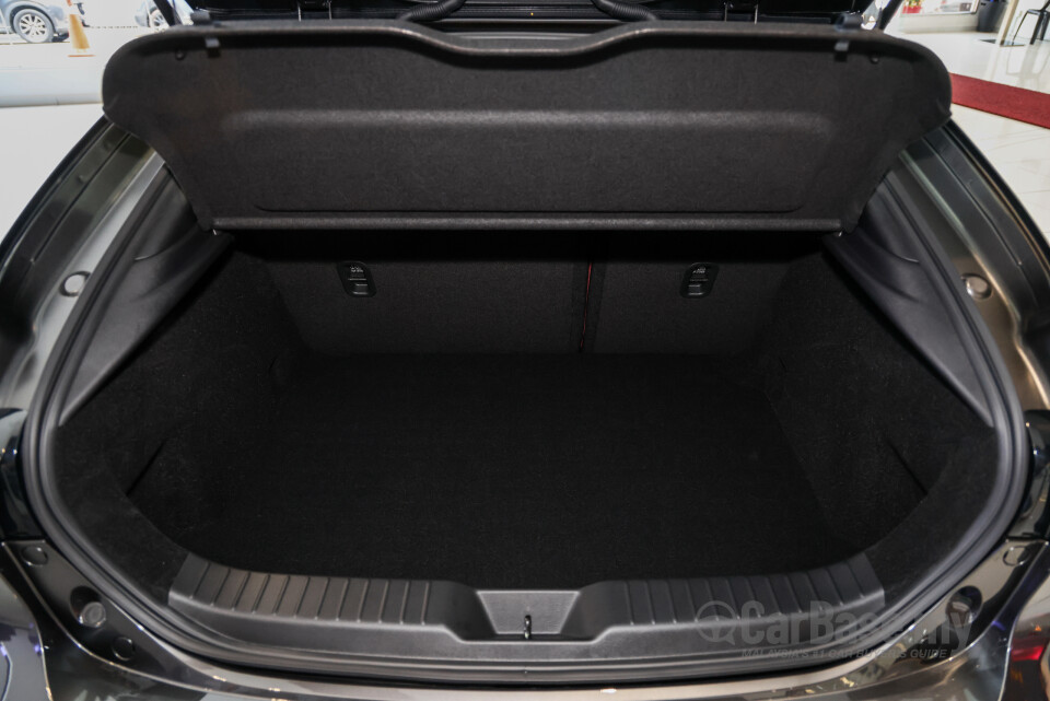 Mazda 3 Hatchback BP (2019) Interior