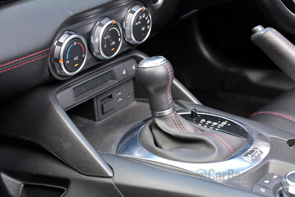 Nissan Navara D23 (2015) Interior