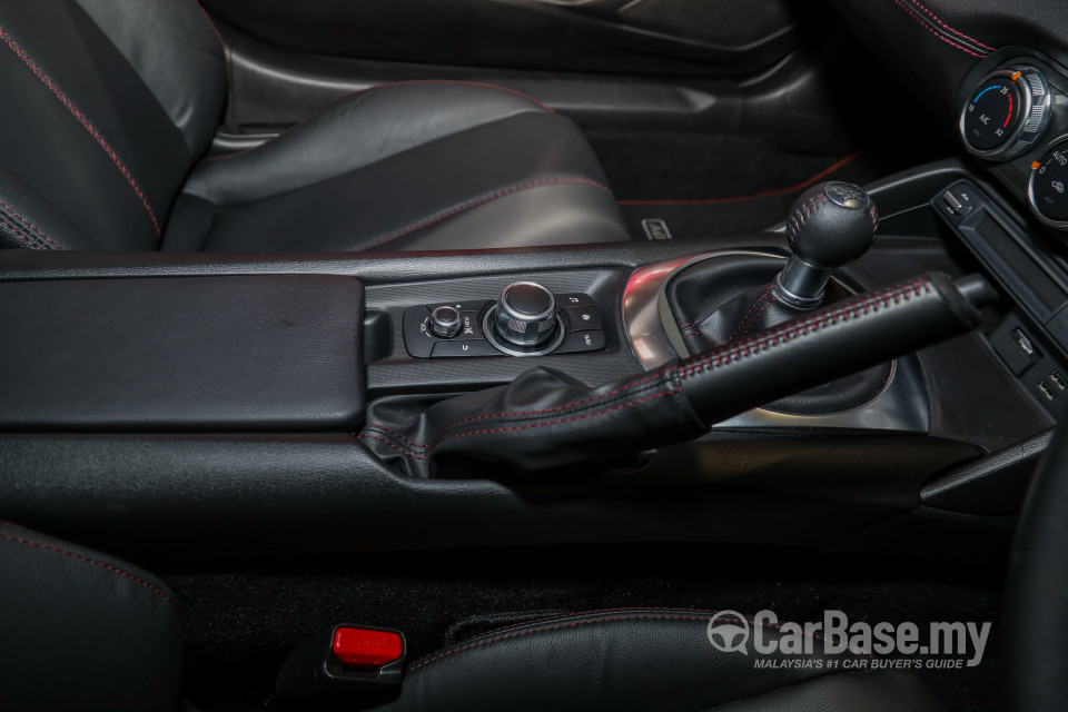 Mazda MX-5 ND (2015) Interior