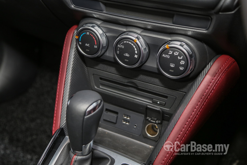 Mazda CX-3 DK (2015) Interior
