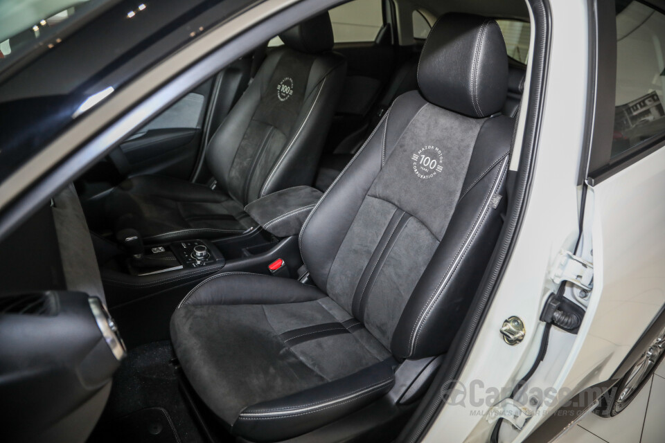 Nissan Navara D23 Facelift (2021) Interior