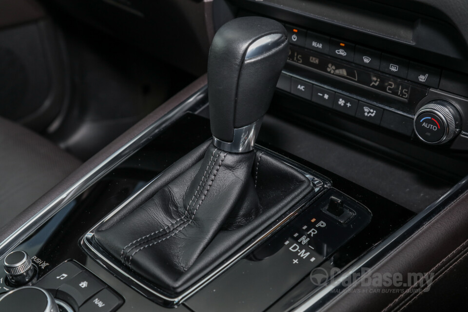 Nissan Navara D23 (2015) Interior