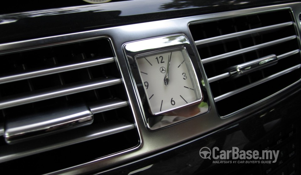 Mercedes-Benz CLS C218 (2012) Interior
