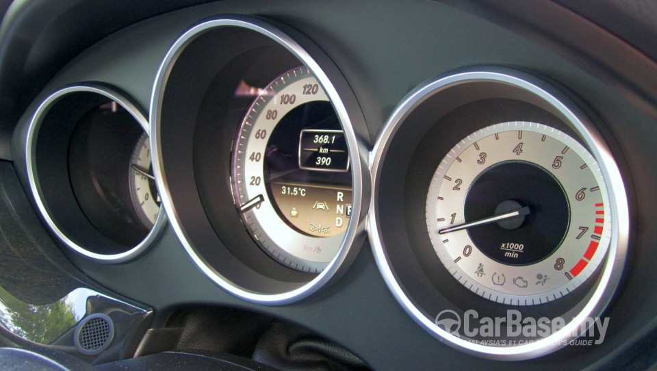 Mercedes-Benz CLS C218 (2012) Interior