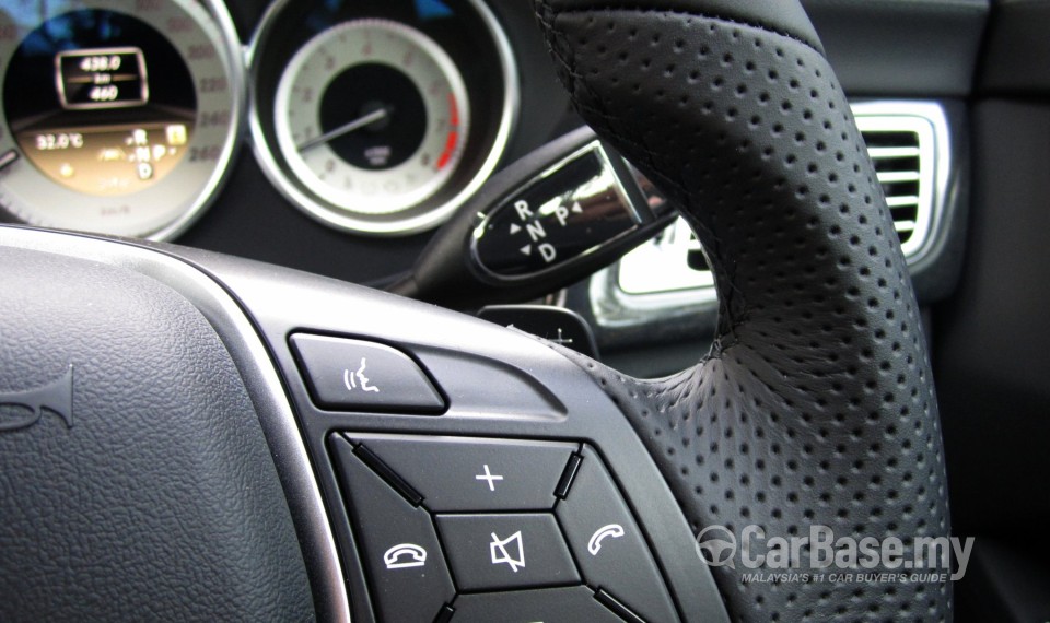 Mercedes-Benz CLS C218 (2012) Interior