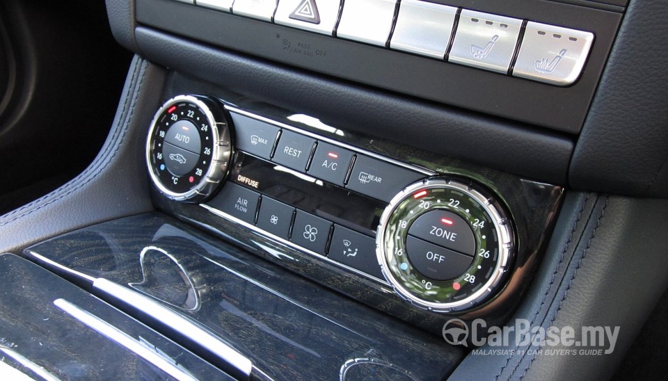 Mercedes-Benz CLS C218 (2012) Interior