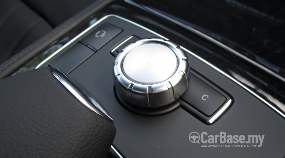Mercedes-Benz CLS C218 (2012) Interior