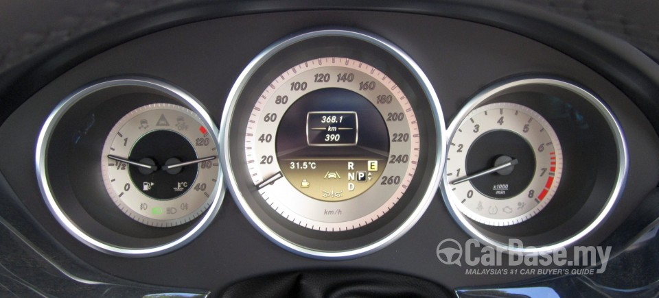 Mercedes-Benz CLS C218 (2012) Interior