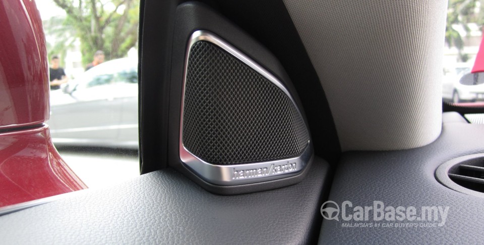 Mercedes-Benz CLS C218 (2012) Interior