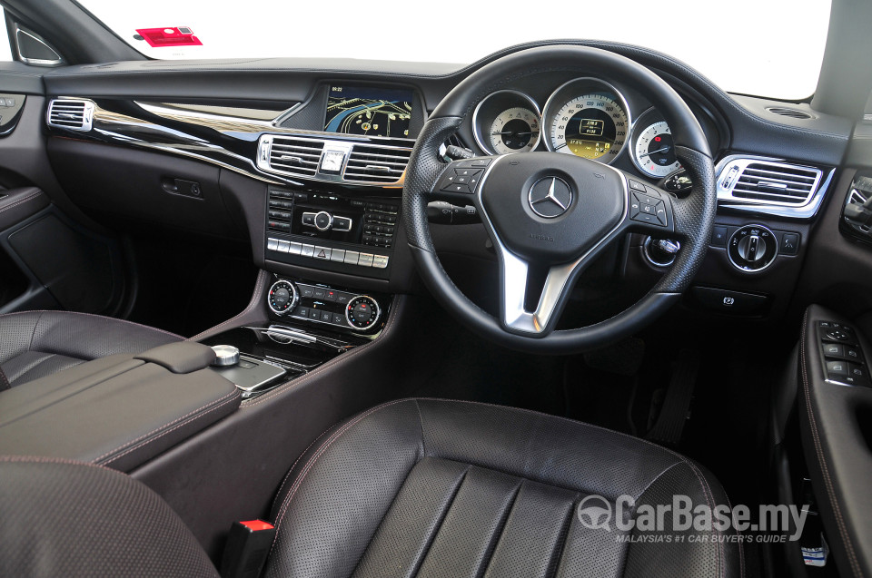 Mercedes-Benz CLS C218 (2012) Interior
