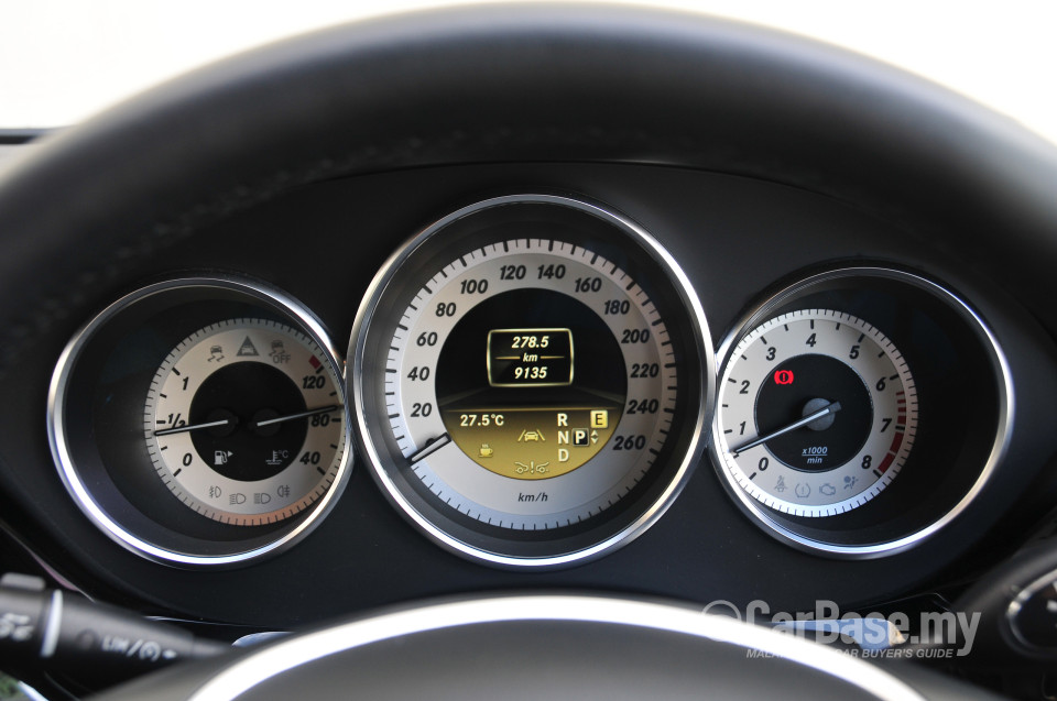 Mercedes-Benz CLS C218 (2012) Interior