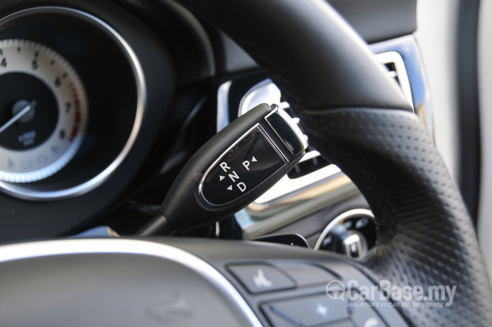 Mercedes-Benz CLS C218 (2012) Interior