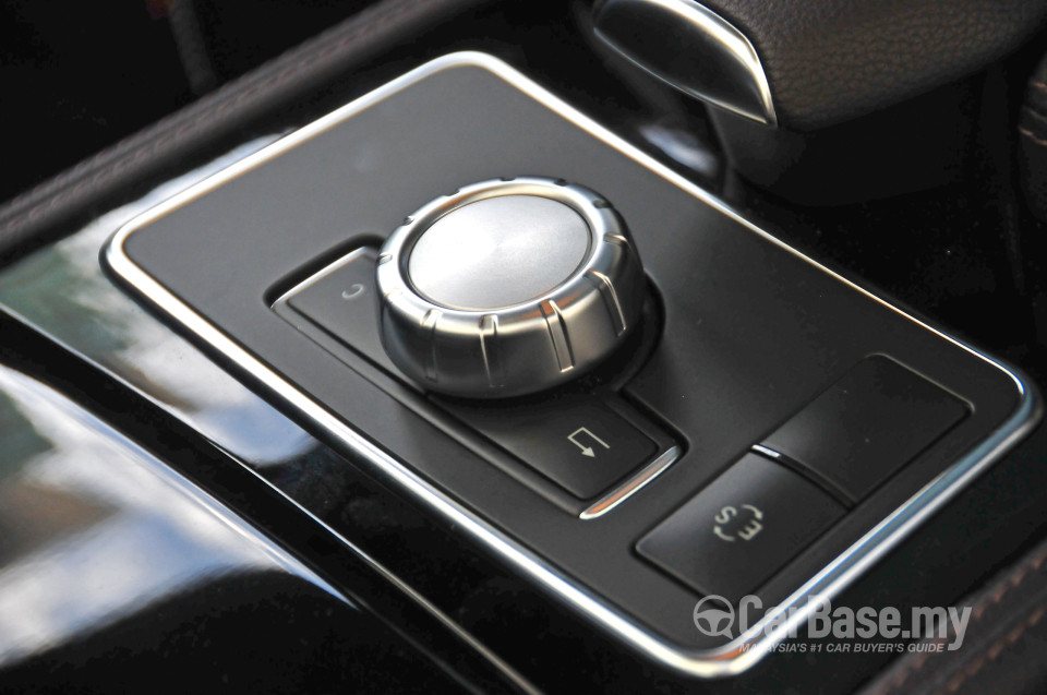 Mercedes-Benz CLS C218 (2012) Interior