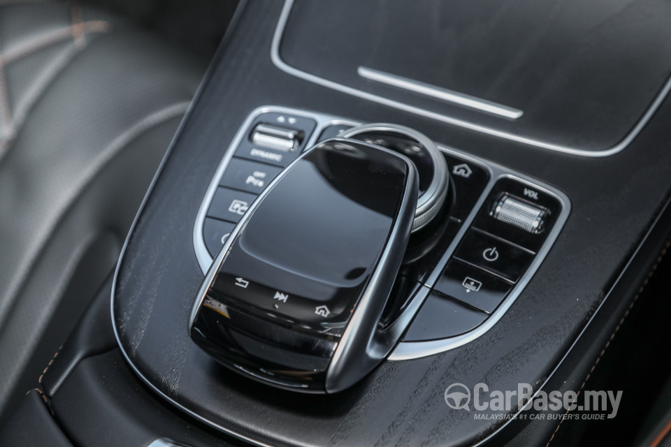 Mercedes-Benz CLS C257 (2018) Interior