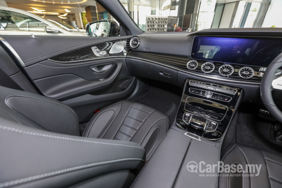 Mercedes-Benz CLS C257 (2018) Interior