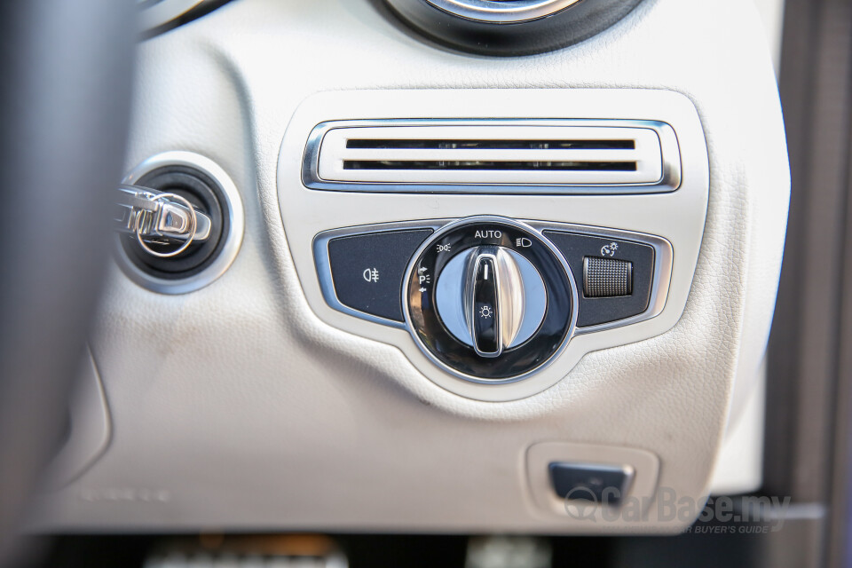 Nissan Navara D23 Facelift (2021) Interior