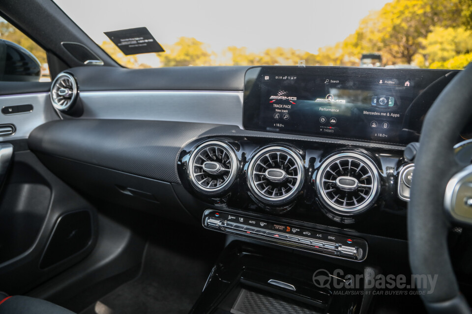 Kia Picanto JA (2018) Interior