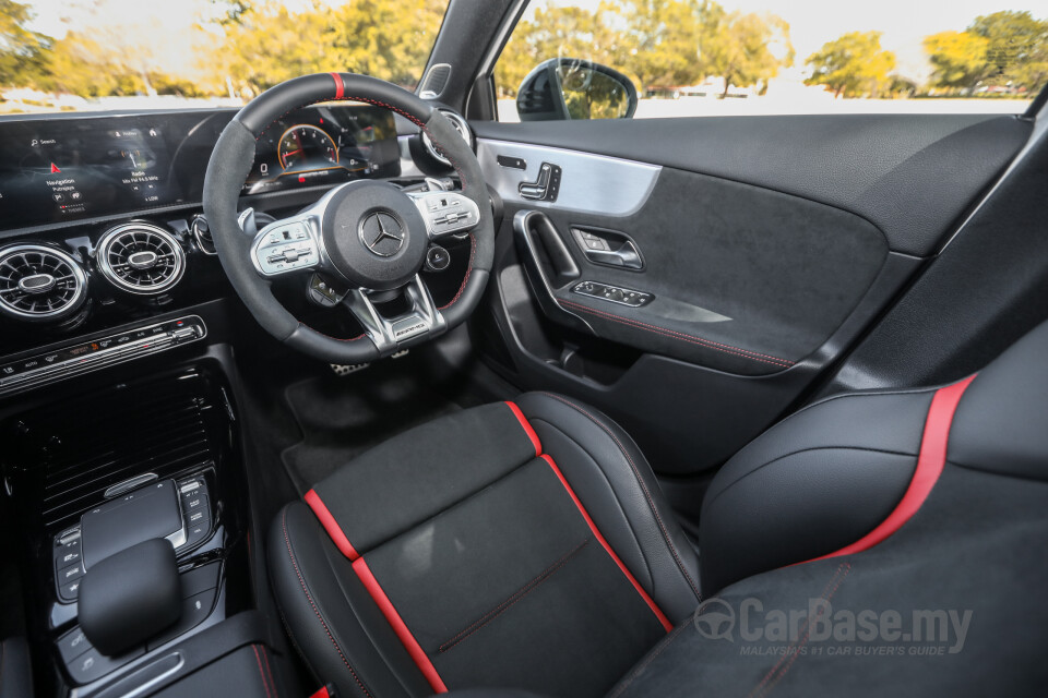 Perodua Aruz D38L (2019) Interior