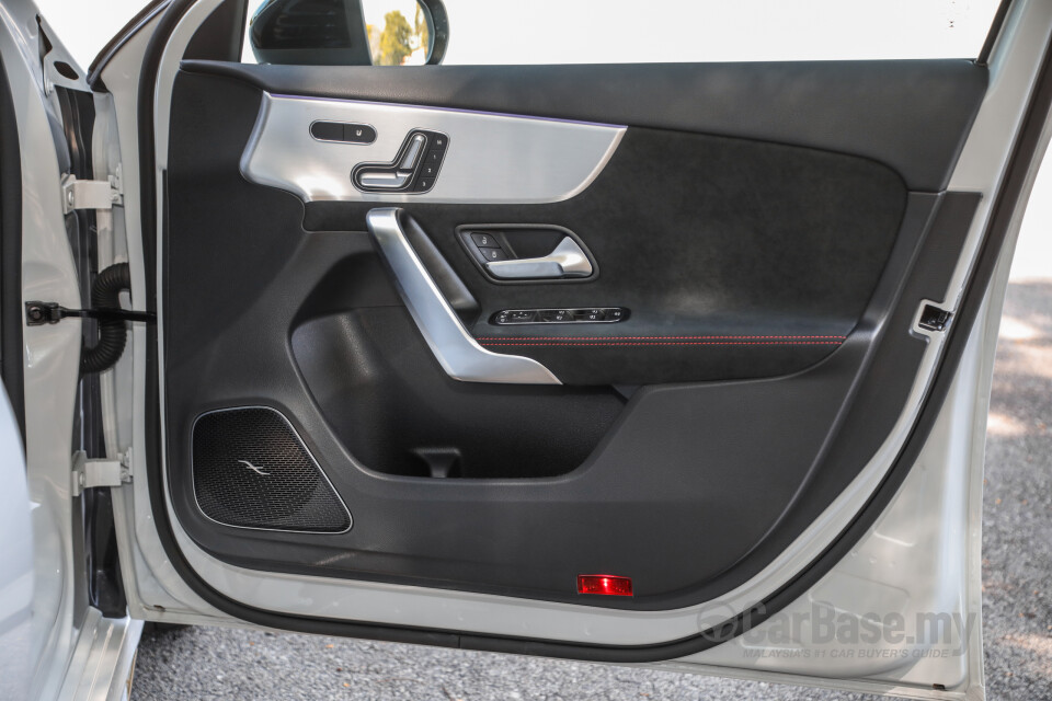 Kia Picanto JA (2018) Interior