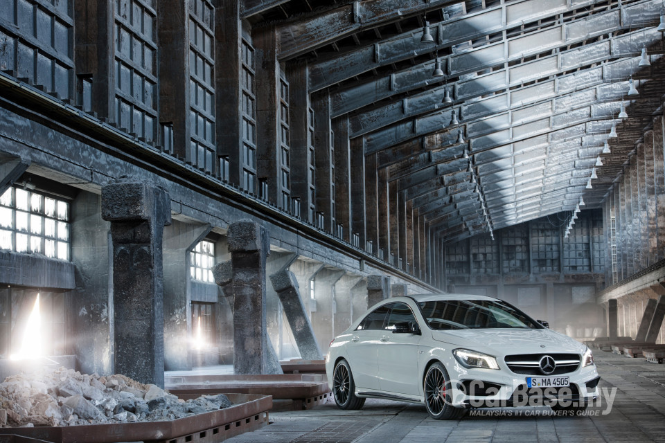 Mercedes-Benz AMG CLA C117 (2014) Exterior