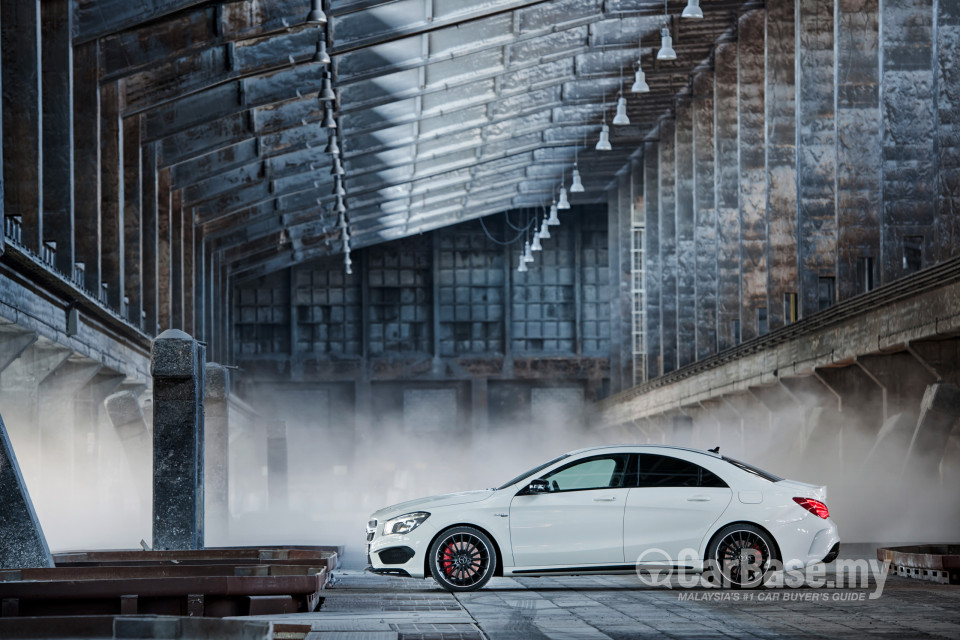 Mercedes-Benz AMG CLA C117 (2014) Exterior